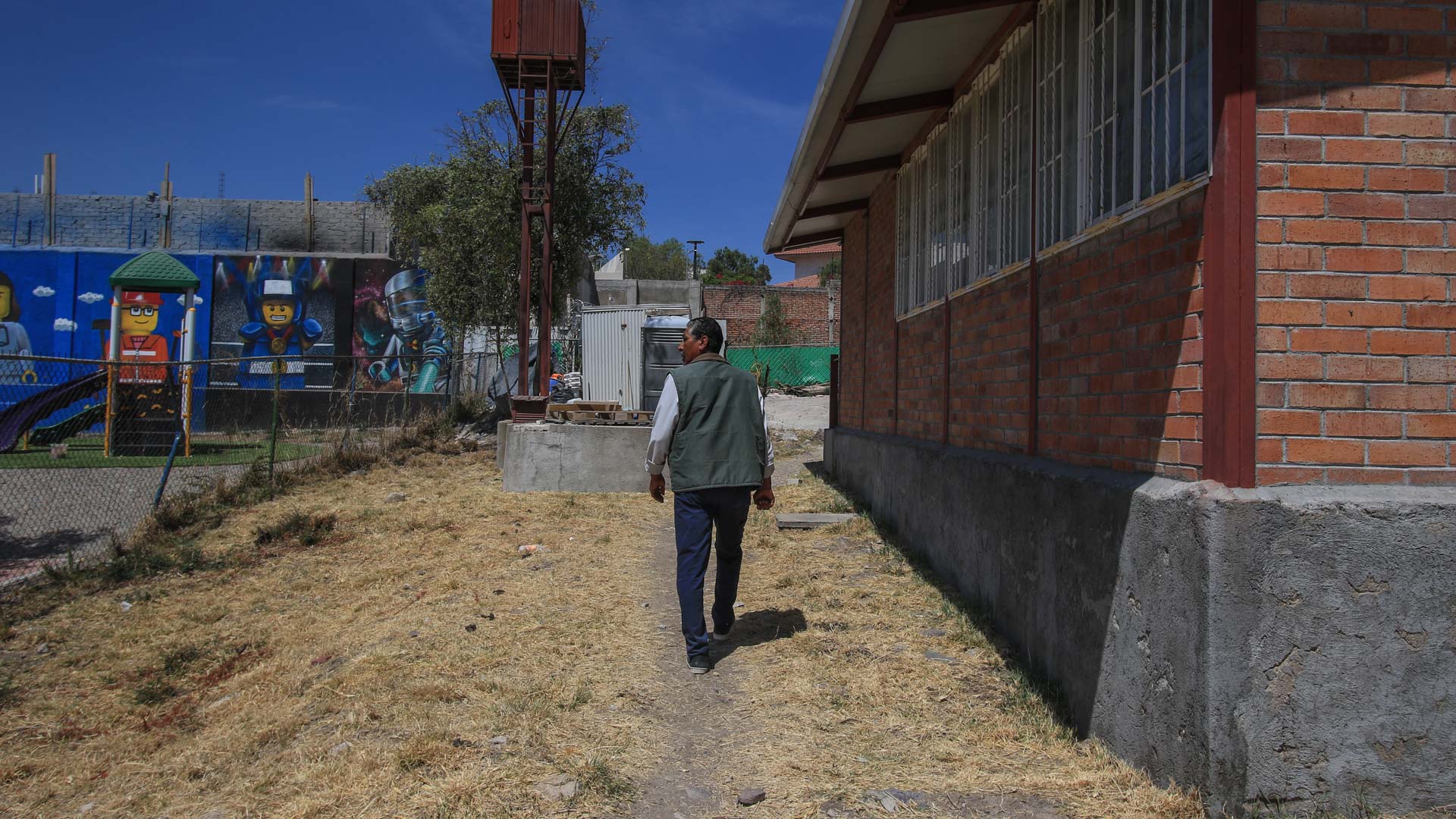 Kínder Juan Aldama, custodiado por un benefactor Foto: Juan José Plascencia