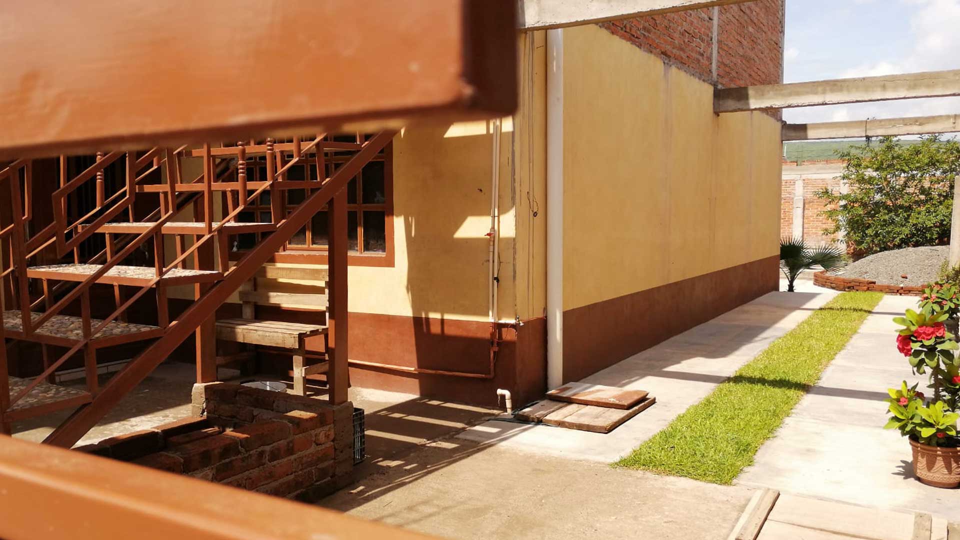 La casa sigue vacía.