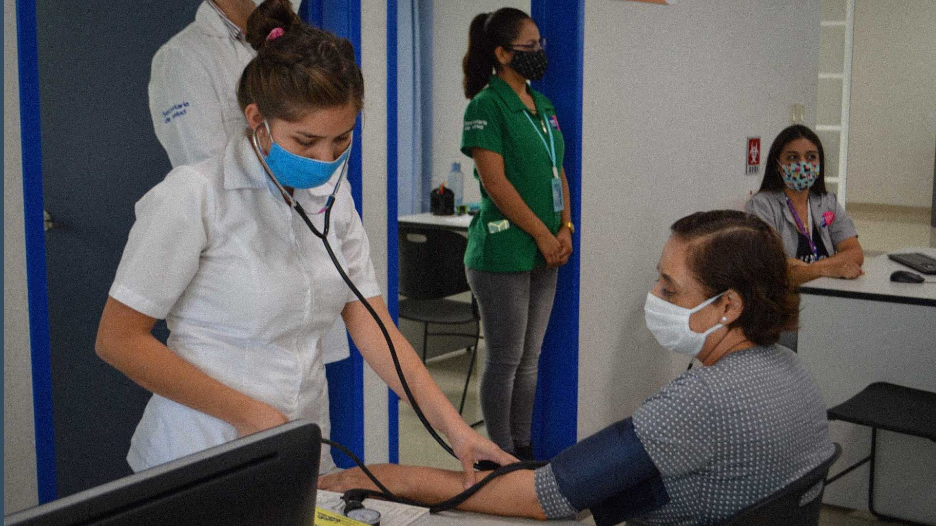La falta de espacio en los hospitales lleva a muchas familias a requerir atención domiciliaria. Foto: especial