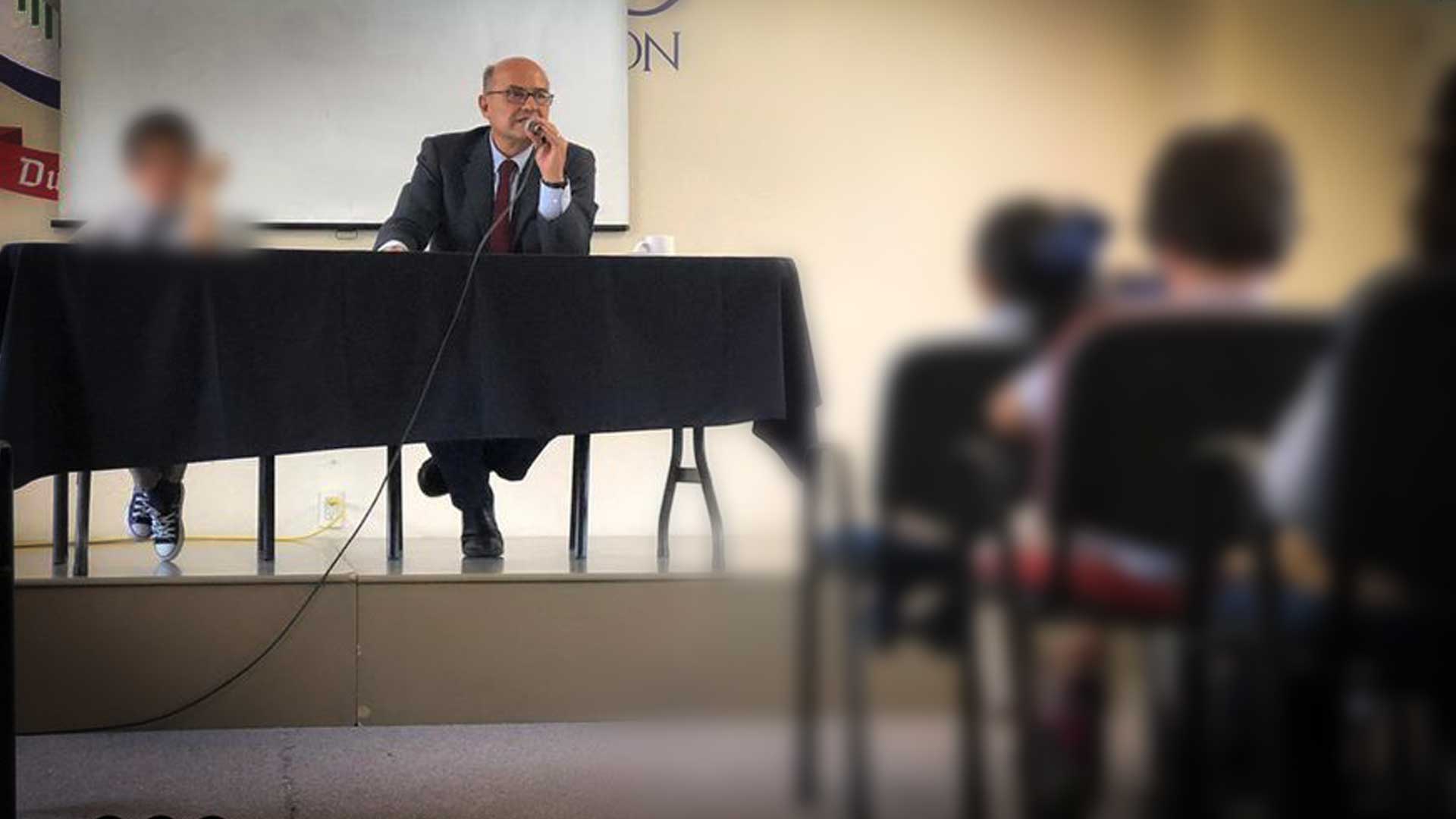Roberto Grijalva Sánchez, director del Colegio Liceo de León. Foto: especial