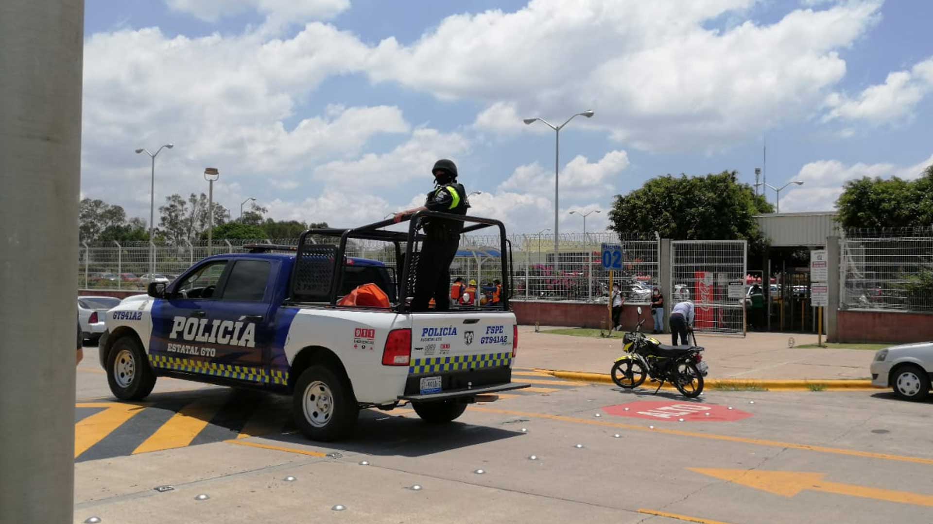 Presencia de seguridad pública hasta la 1:30 pm. Foto: Edith Domínguez
