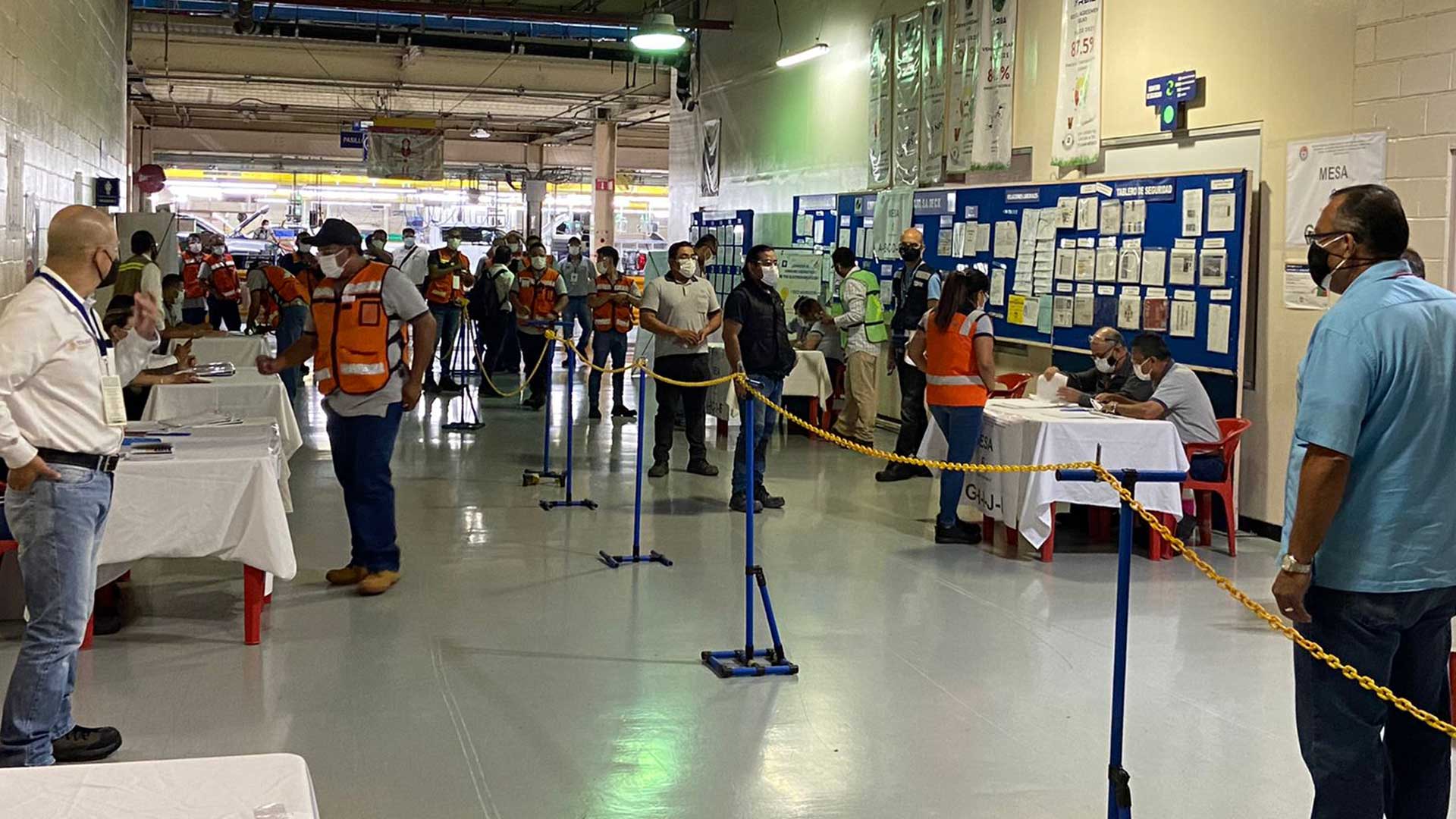 Votación para la legitimación del contrato colectivo en GM. Foto: Secretaría del Trabajo.