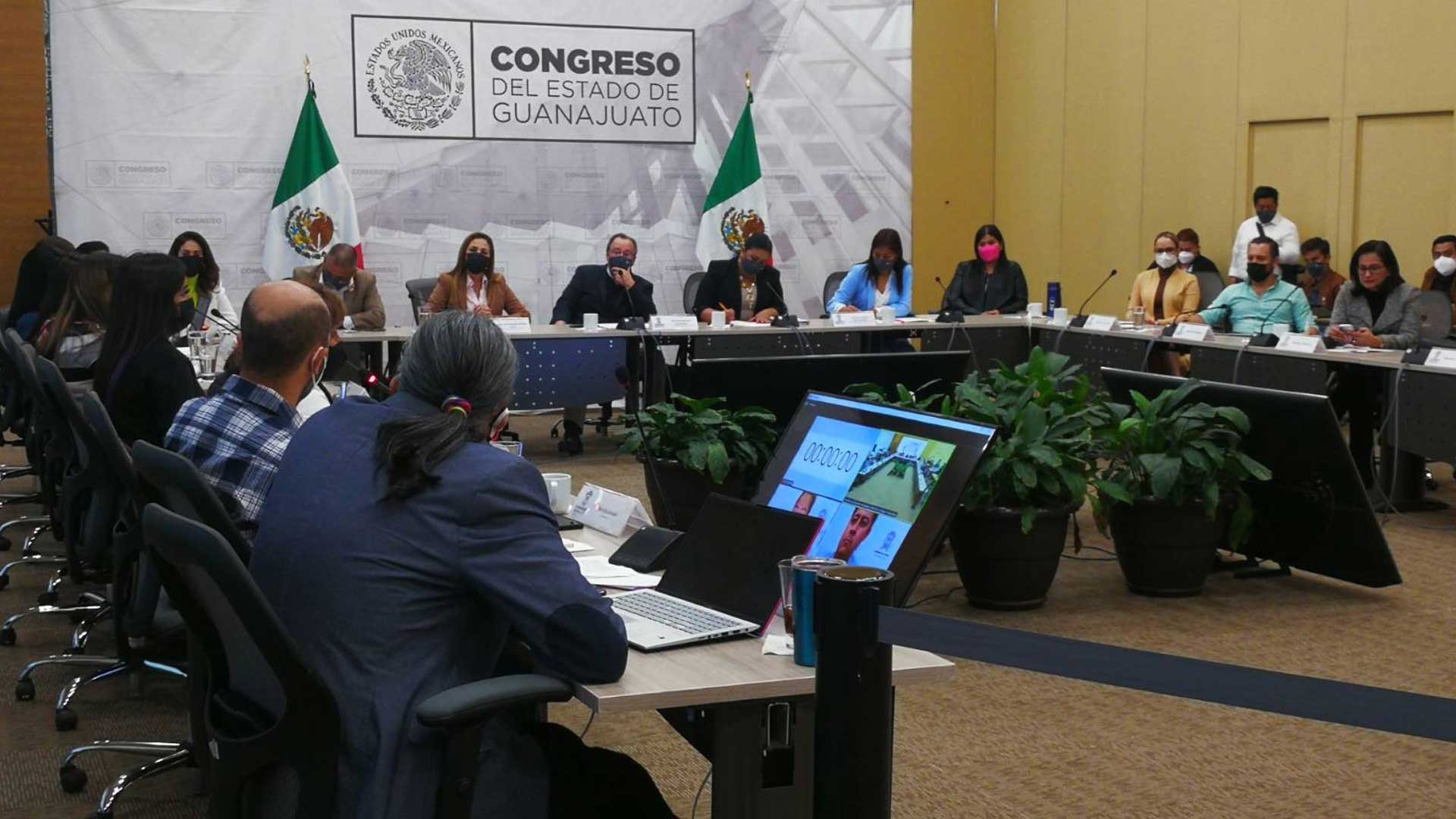 Reunión de representates de colectivos con diputadas y diputados. Fotografía Yajaira Gasca