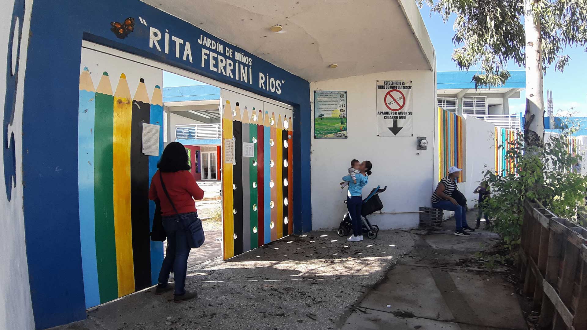 Este Jardín de niños en la zona de Las Joyas fue asaltado unas tres veces durante las vacaciones. Una madre de familia denunció que su cuota era obligatoria. Foto superior y Foto de portada: Juan José Plascencia.