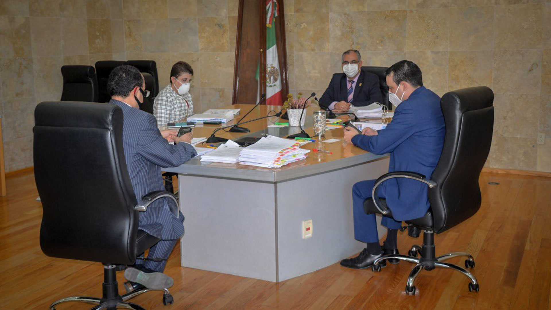 Héctor Tinajero en reunión con consejeros el 16 de julio