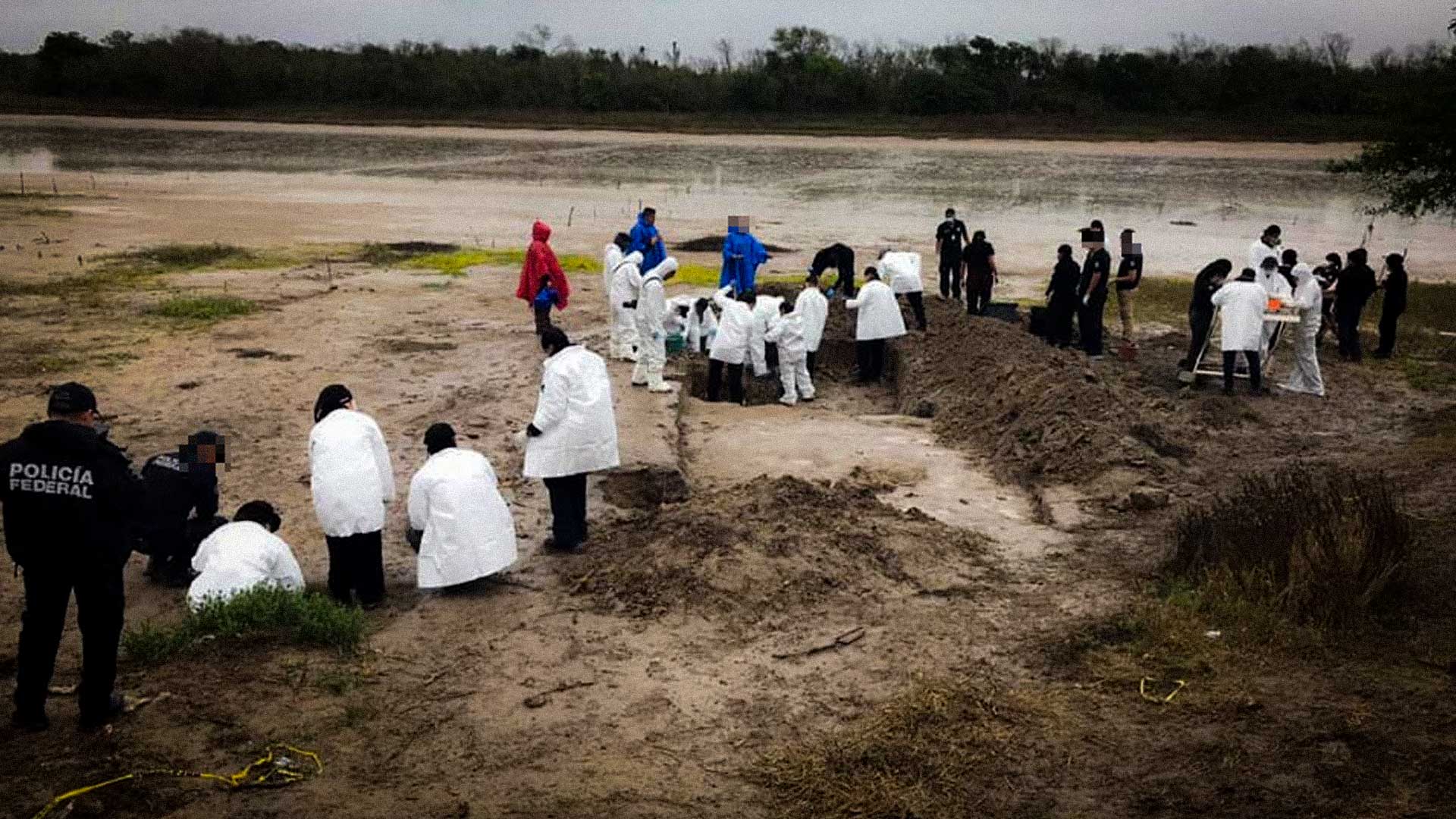 Al inicio de las búsquedas el despliegue para encontrar las fosas y restos fue grande, incluyó a policías federales. Foto: Especial
