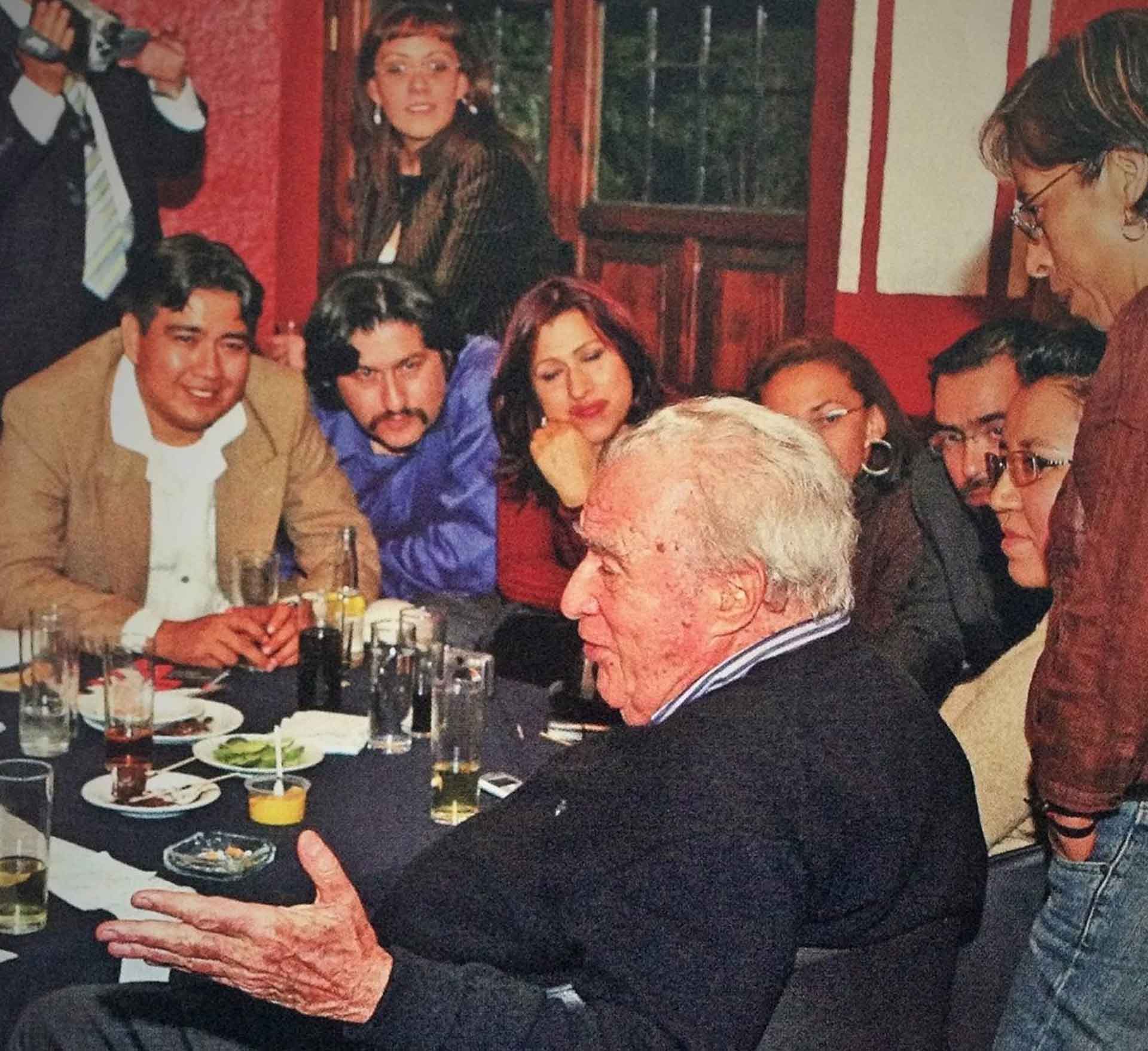 Equipo de Proceso, Julio Scherer, Regina Martínez y Verónica Espinosa a la derecha. Sin fecha. Foto: Especial