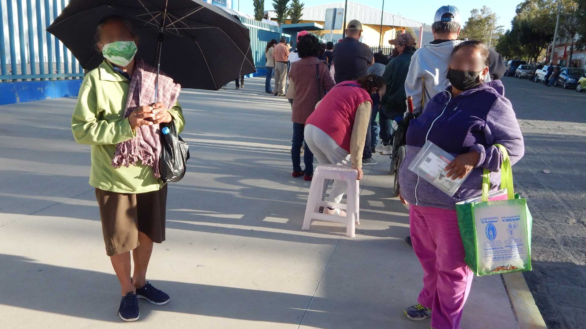 Larga espera para conseguir la vacuna. Foto: especial