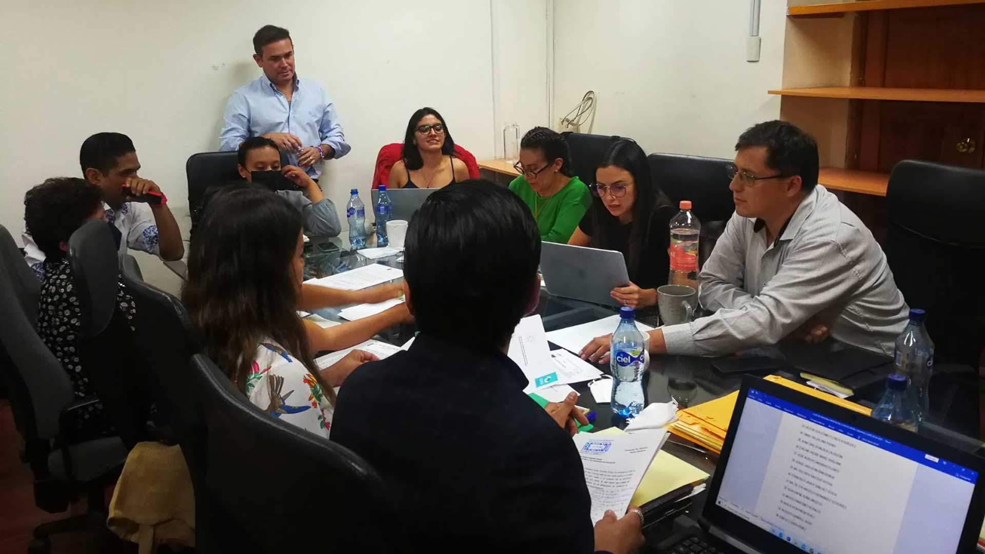 Foto: Yajaira Gasca Mesa de trabajo en la que se revisaron expedientes de aspirantes al Consejo de Simapag