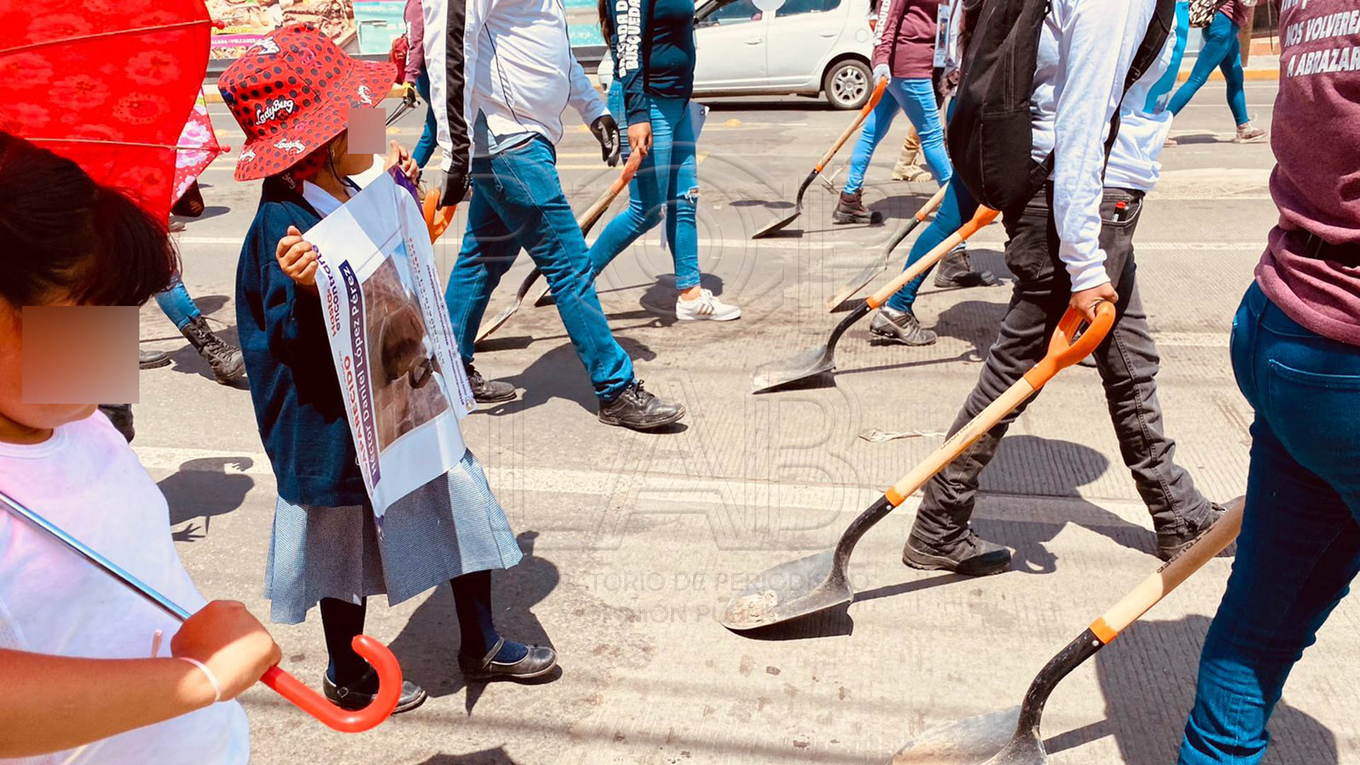 Las palas de la Brigada rascan el suelo. Foto: Edith Domínguez