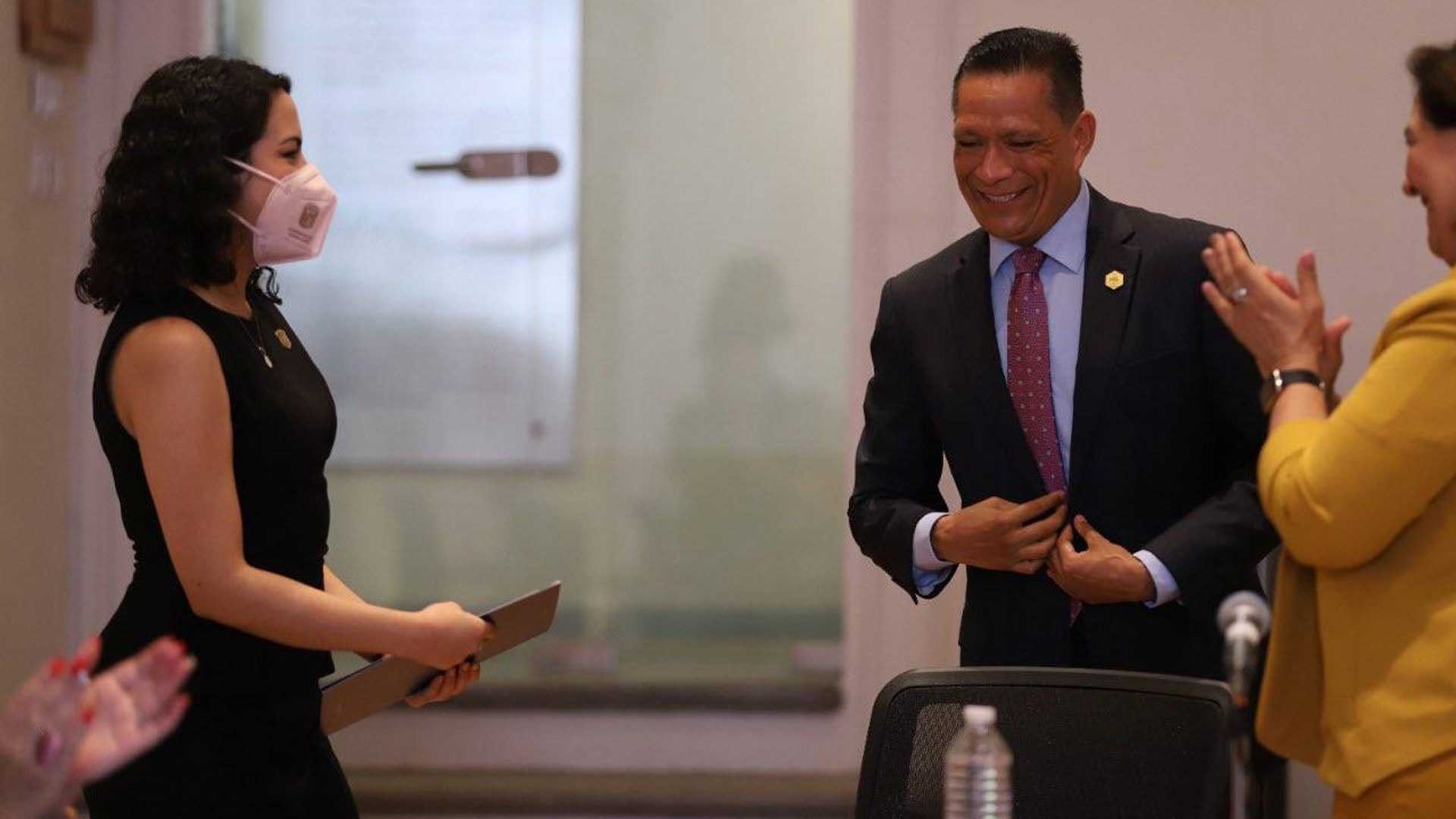 Foto: Especial Luis Felipe Guerrero con la anterior titular de UGénero