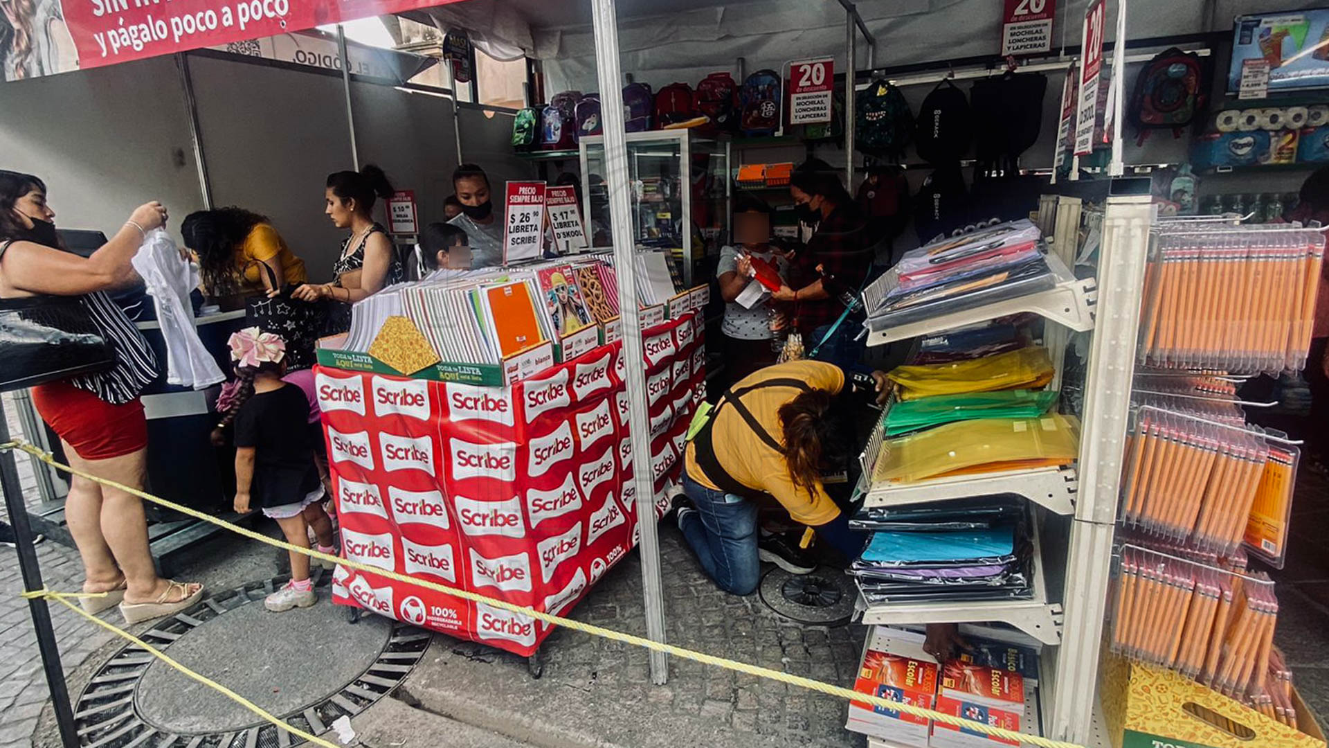 Los uniformes fueron otro gasto que padres debieron afrontar en el regreso a clases