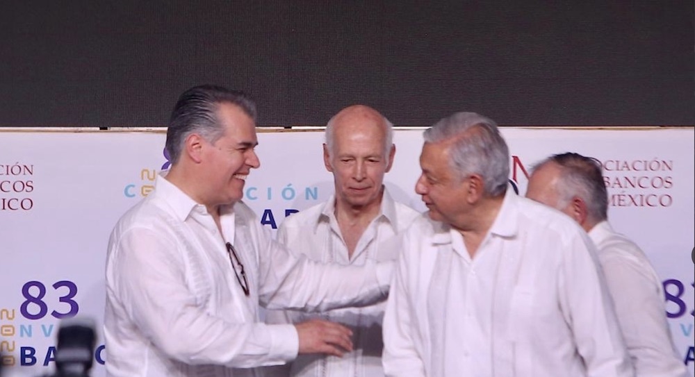 Andrés Manuel López Obrador con Francisco Cervantes Díaz, presidente de Concamin. Imagen: Twitter Concamin