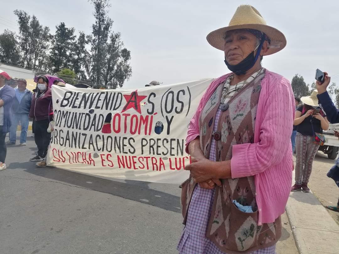 Pueblos indígenas de Tlautla, Coronango, Cuanalá, Colonia José Ángeles, Almoloya, Zacatepec, Nextetelco, Ometoxtla y Cuapan, protestan frente a las instalaciones del agua Bonafont. foto: Todos por el agua
