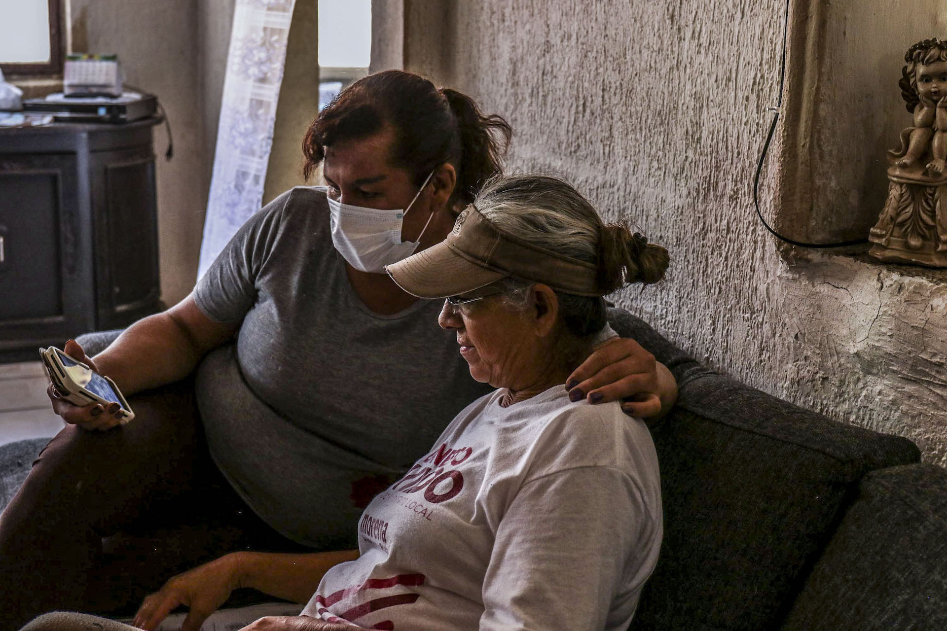 Apoyo familiar. Casi la mitad de las mujeres trans es discriminada por su familia. No es el caso de Claudia, quien siempre ha recibido apoyo en casa. Foto: Juan José L. Plascencia.