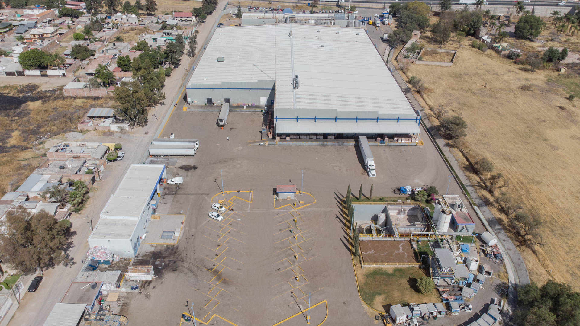  Leche León extrae grandes cantidades de agua y contamina el arroyo Los López, en León, Guanajuato, provocando daños a los vecinos de la zona. Foto: Juan José Plascencia.
