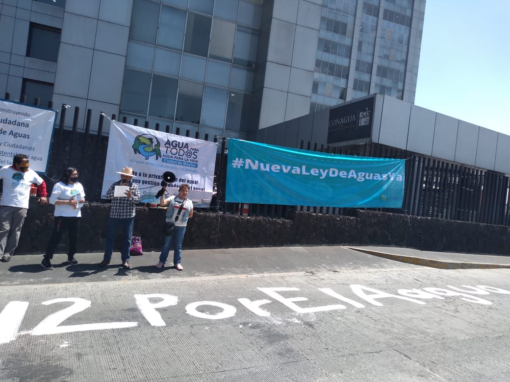 Cientos de organizaciones de la sociedad civil exigen una nueva ley en la que se garantice el derecho humano al agua. foto: Todos por el agua