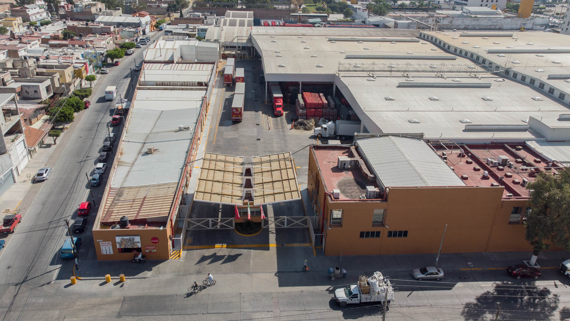 La planta de Coca Cola Femsa en León consume más agua de lo que le permite su título. Foto: Juan José Plascencia