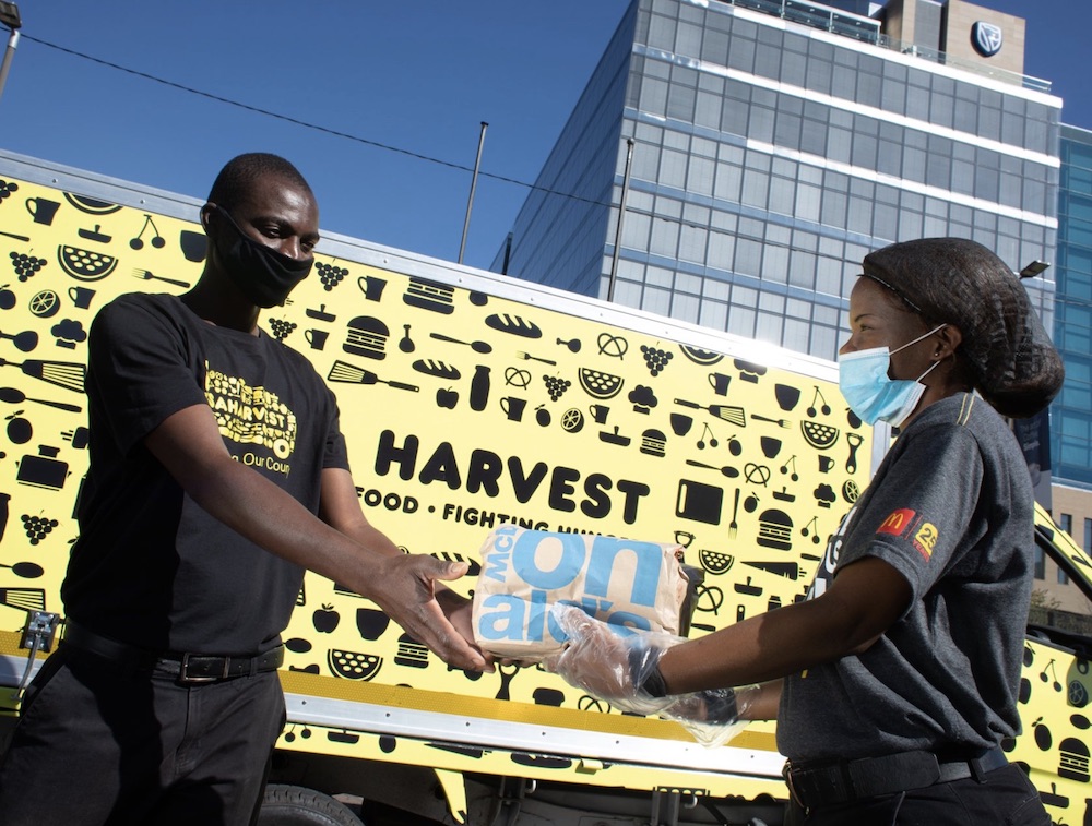 McDonalds donó hamburguesas en Sudáfrica