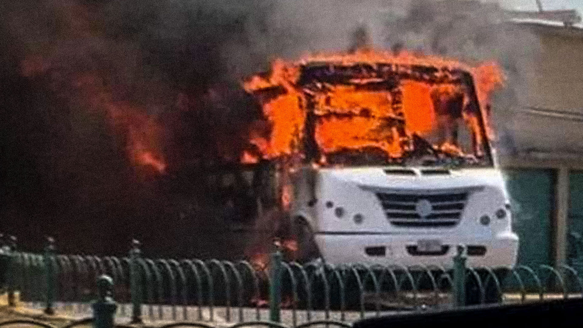 Incendios a vehículos y tiendas en trece ciudades fueron realizados por simpatizantes del Cártel de Santa Rosa de Lima