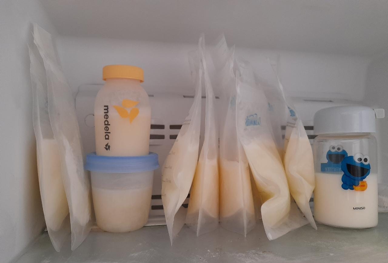 Quitar fotos de bebés de los botes de leche en polvo fomentará la lactancia  materna?