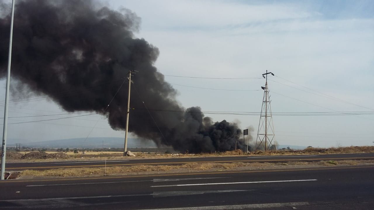 ¡El colmo! Se incendia el basurero municipal. Foto: especial