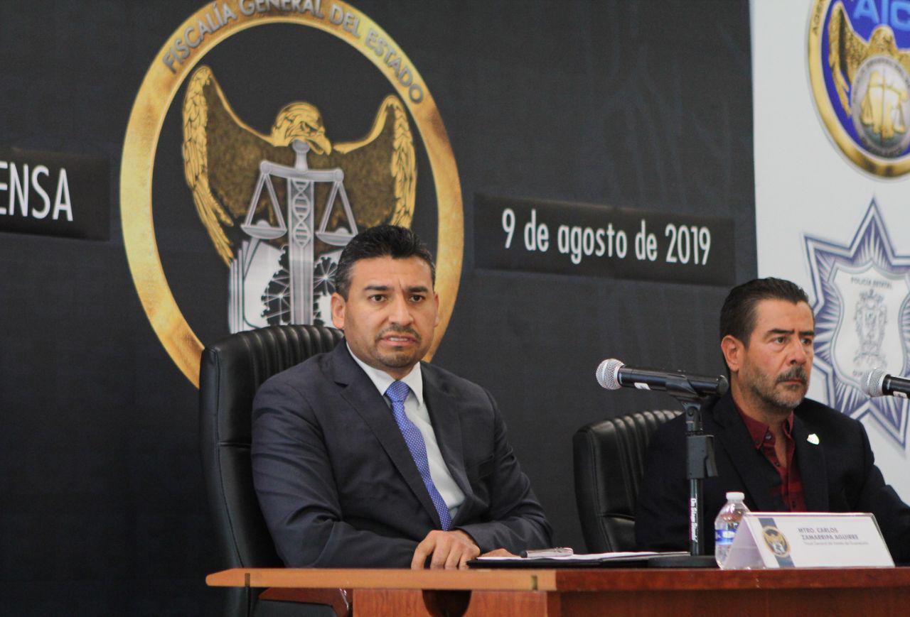 Carlos Zamarripa (izq) intentó deslindar a la Fiscalía de los altos índices delictivos en el estado a la falta de prevención, responsabilidad que corre a cargo del secretario de Seguridad Pública, Alvar Cabeza de Vaca (izq), su "team" en los últimos 7 años. Foto: archivo /FGE